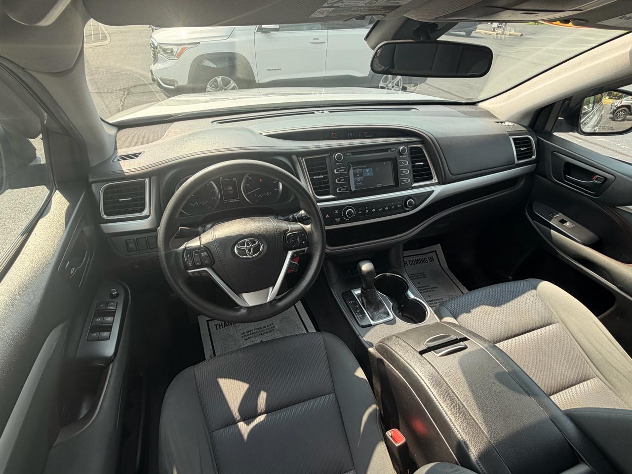 Toyota Highlander LE V6 AWD (Natl) 2019