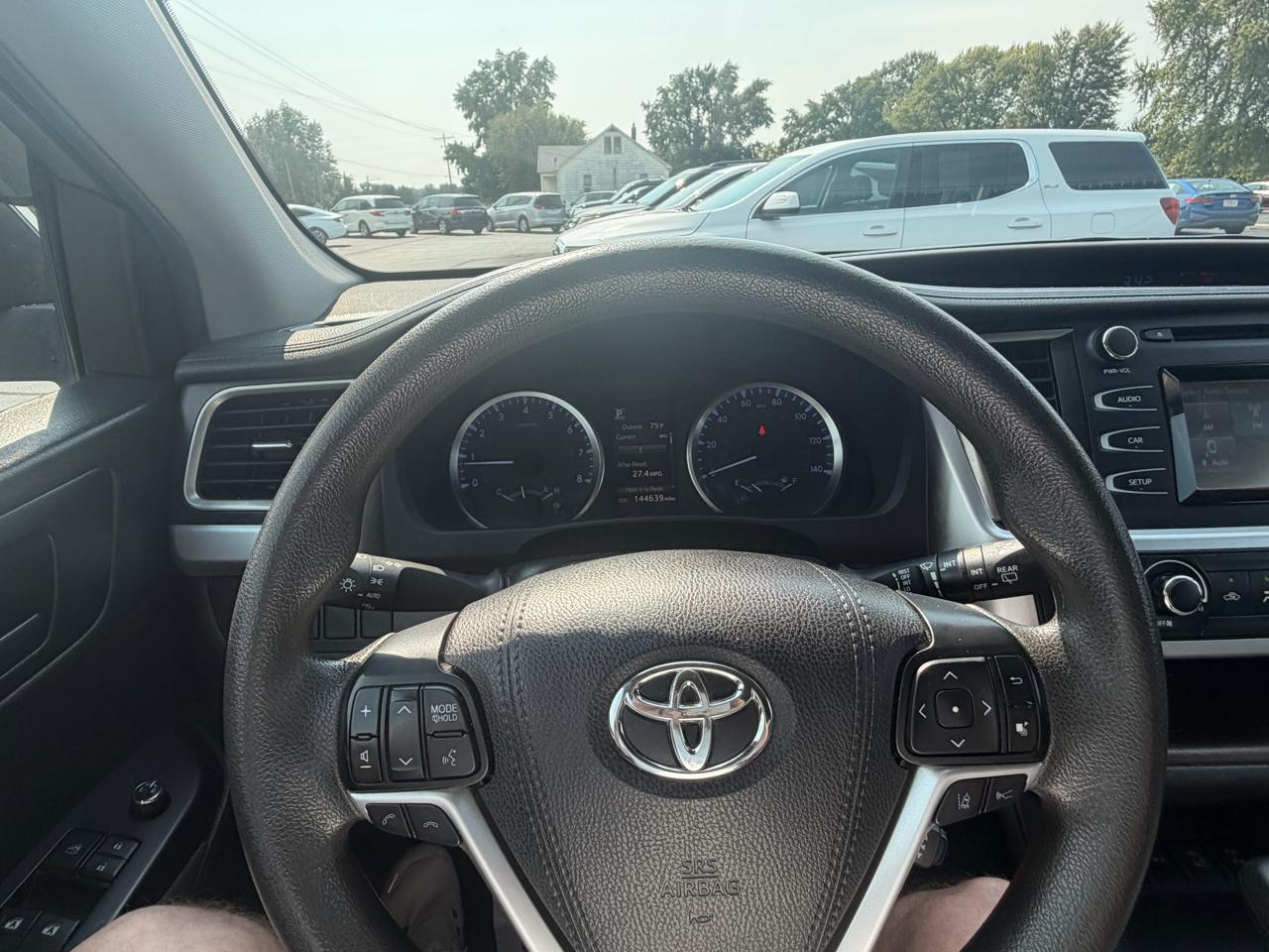 Toyota Highlander LE V6 AWD (Natl) 2019
