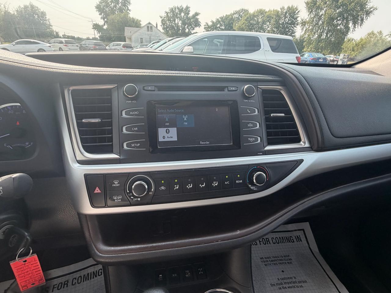 Toyota Highlander LE V6 AWD (Natl) 2019
