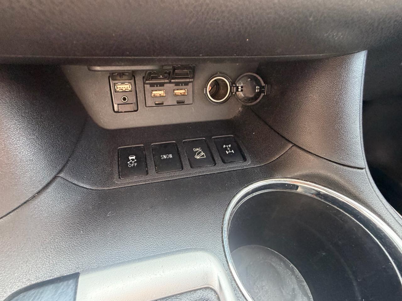 Toyota Highlander LE V6 AWD (Natl) 2019