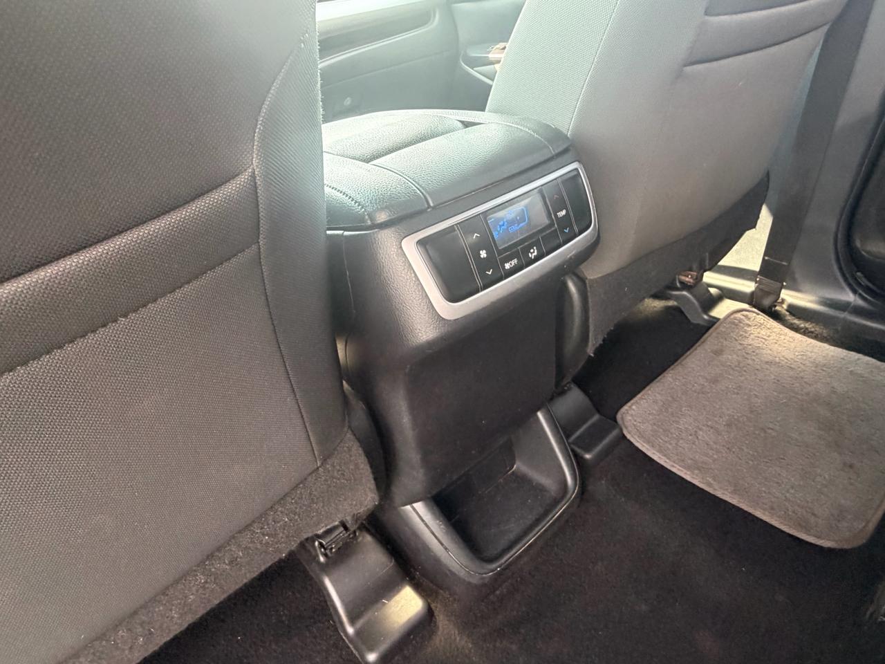 Toyota Highlander LE V6 AWD (Natl) 2019