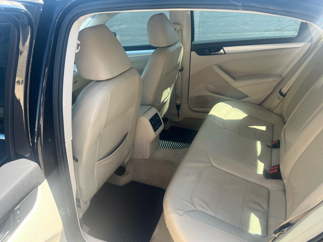 Volkswagen Passat 4dr Sdn 2.5L Auto SE 2013