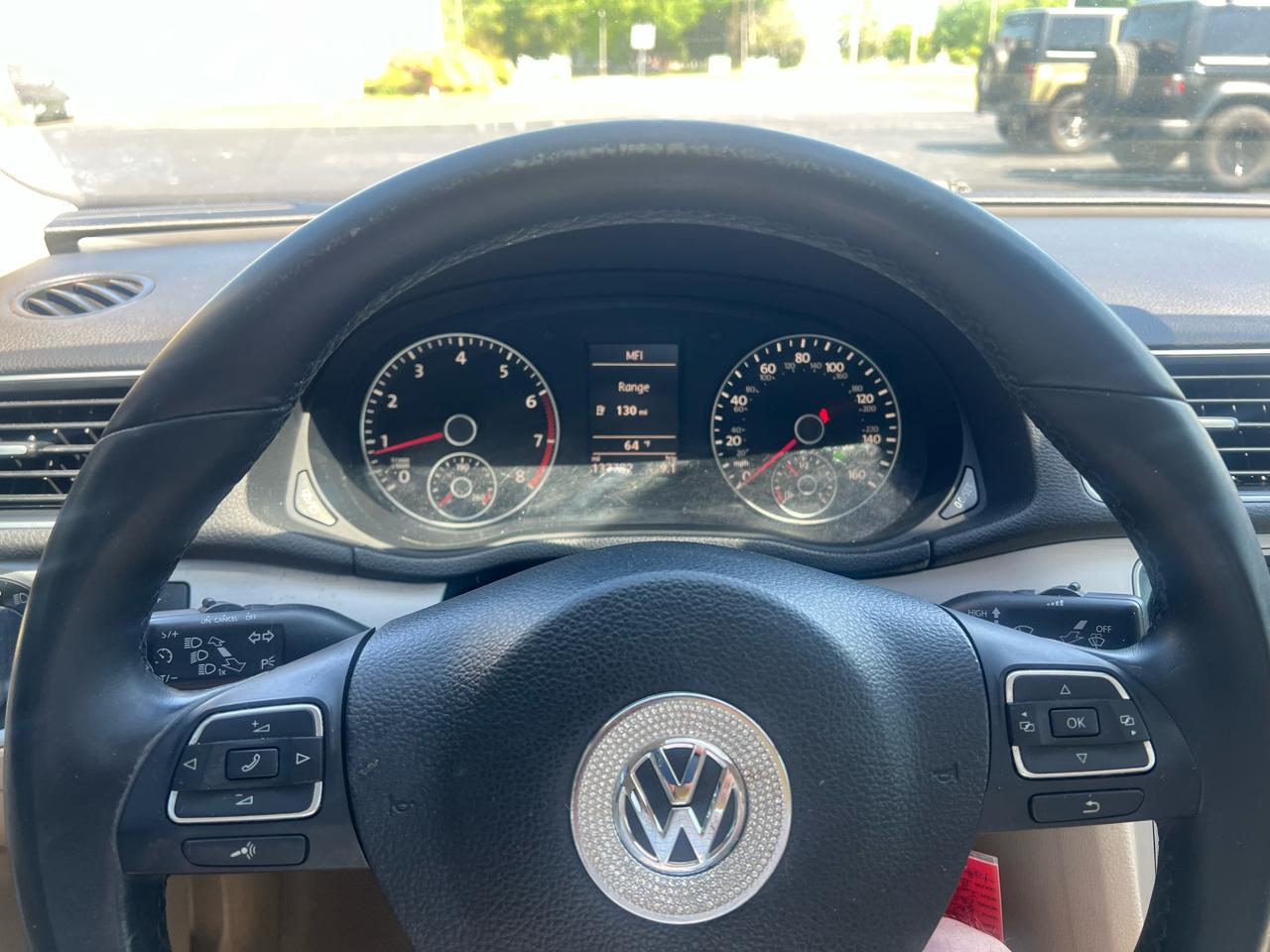 Volkswagen Passat 4dr Sdn 2.5L Auto SE 2013