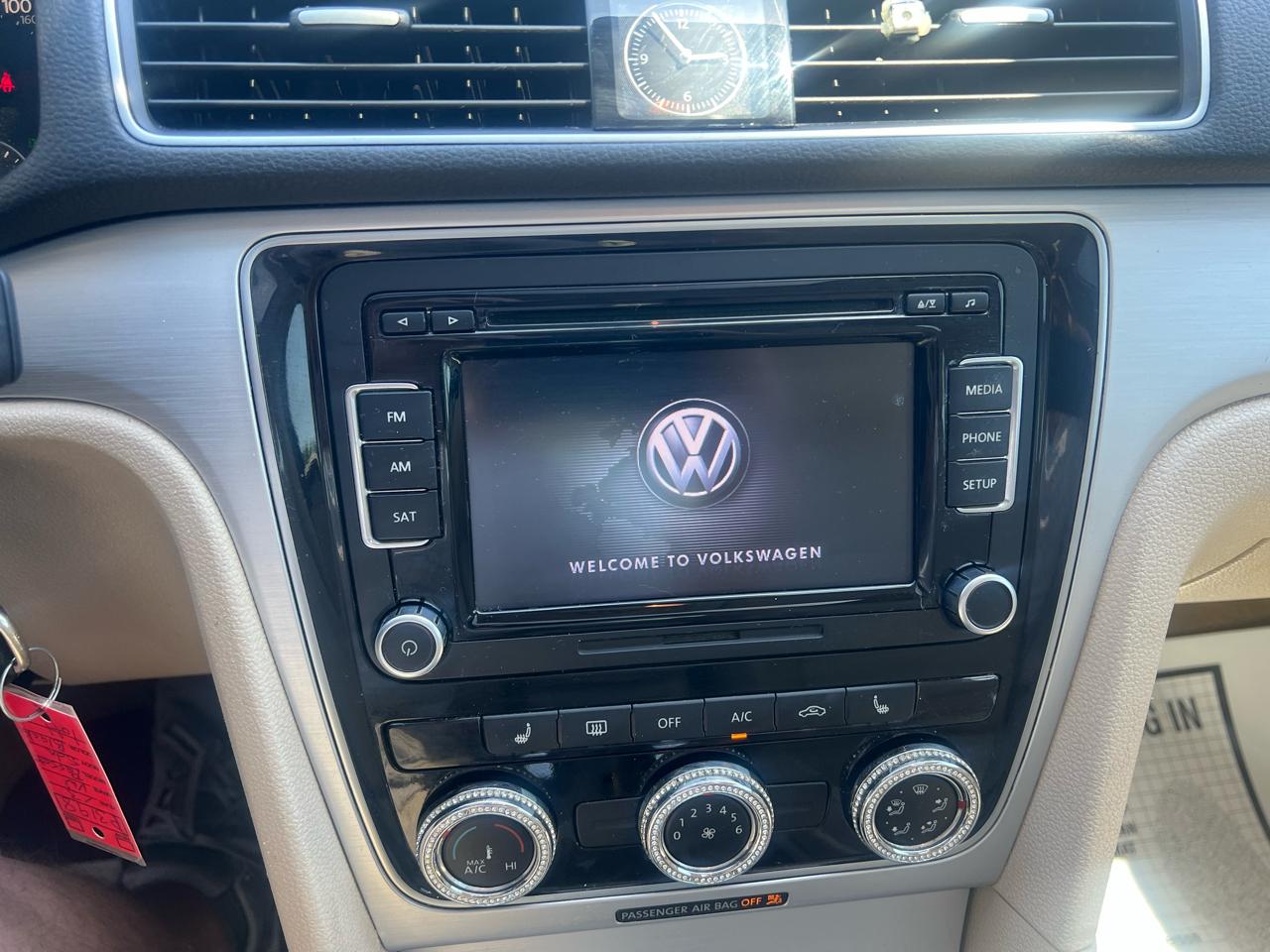 Volkswagen Passat 4dr Sdn 2.5L Auto SE 2013