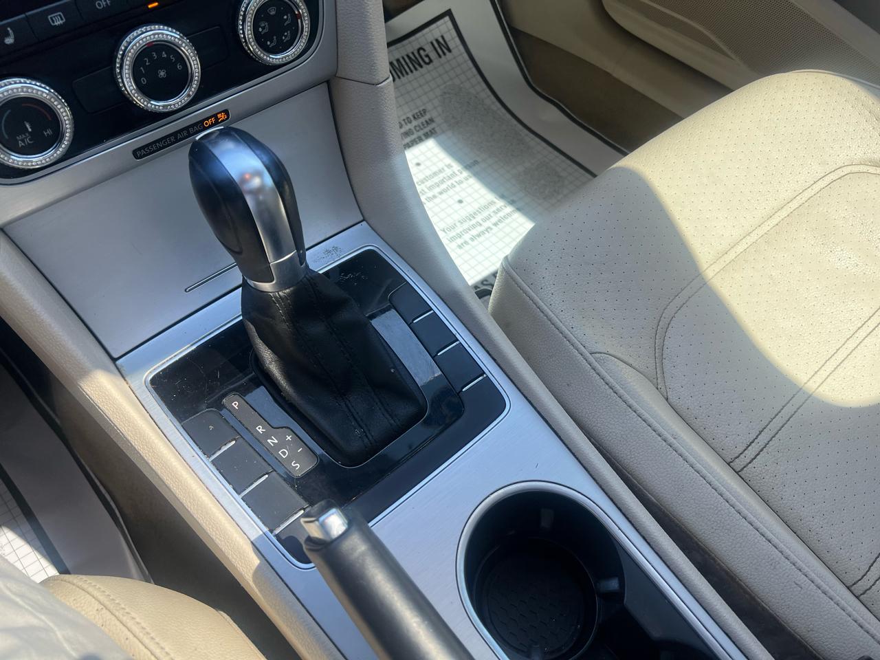 Volkswagen Passat 4dr Sdn 2.5L Auto SE 2013