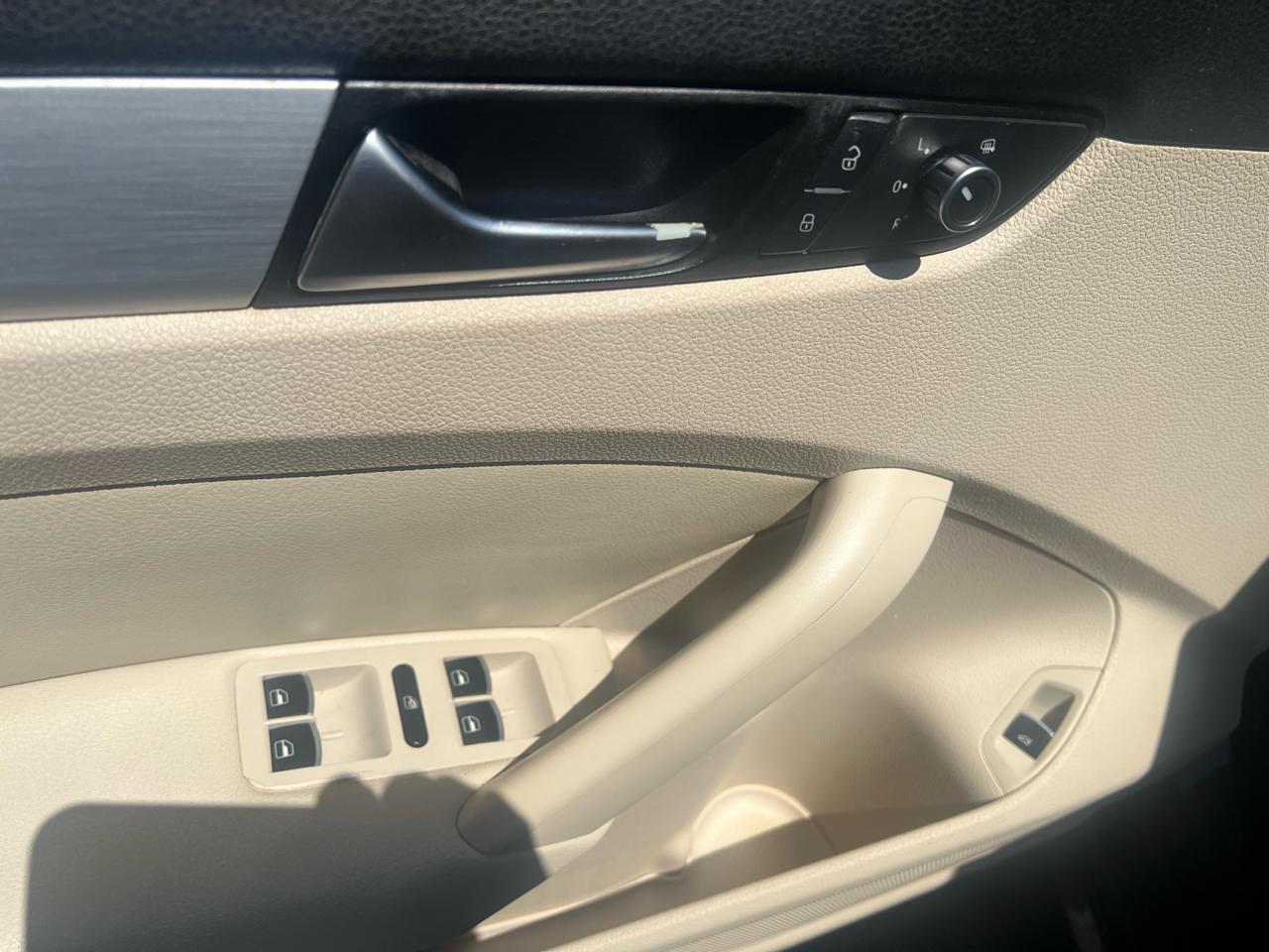 Volkswagen Passat 4dr Sdn 2.5L Auto SE 2013