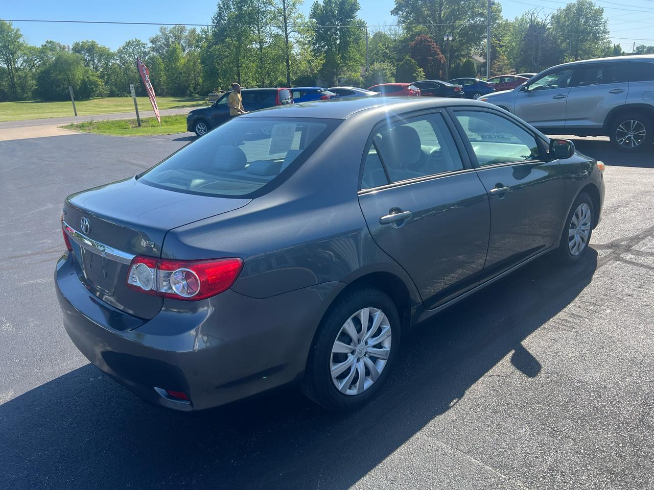 Toyota Corolla 4dr Sdn Auto LE (Natl) 2012