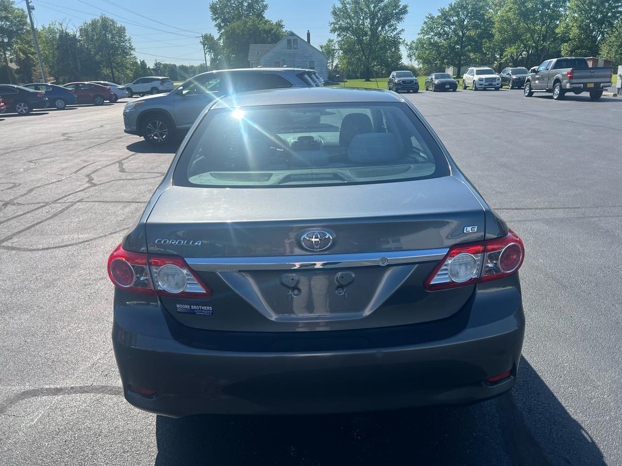 Toyota Corolla 4dr Sdn Auto LE (Natl) 2012