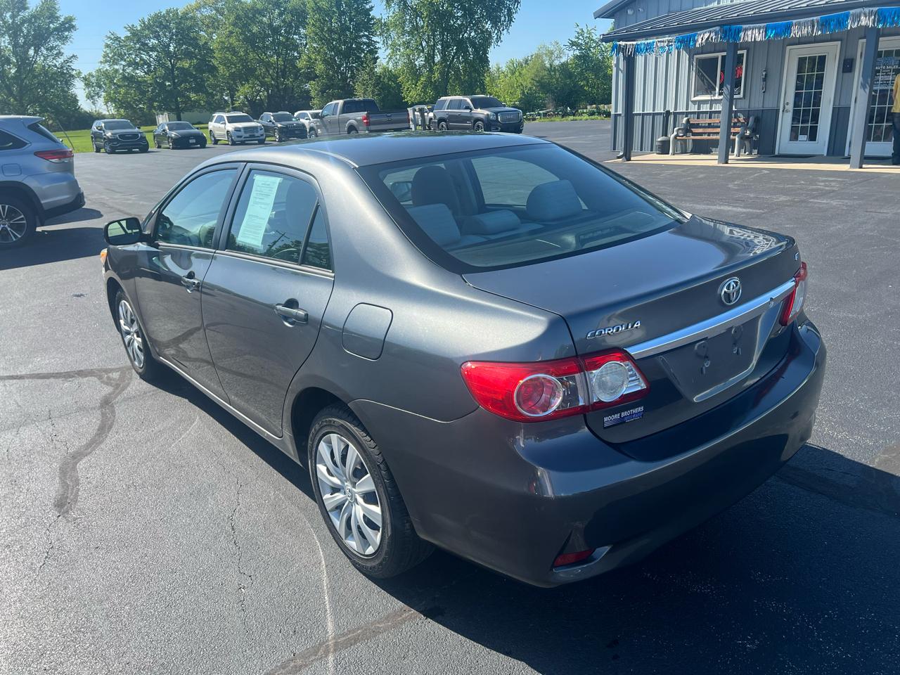 Toyota Corolla 4dr Sdn Auto LE (Natl) 2012