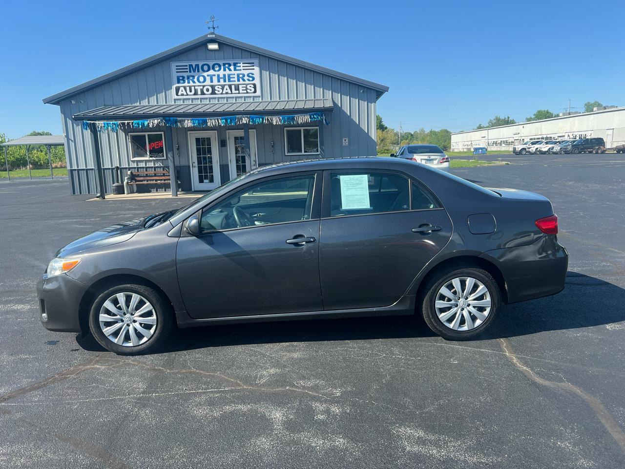 Toyota Corolla 4dr Sdn Auto LE (Natl) 2012