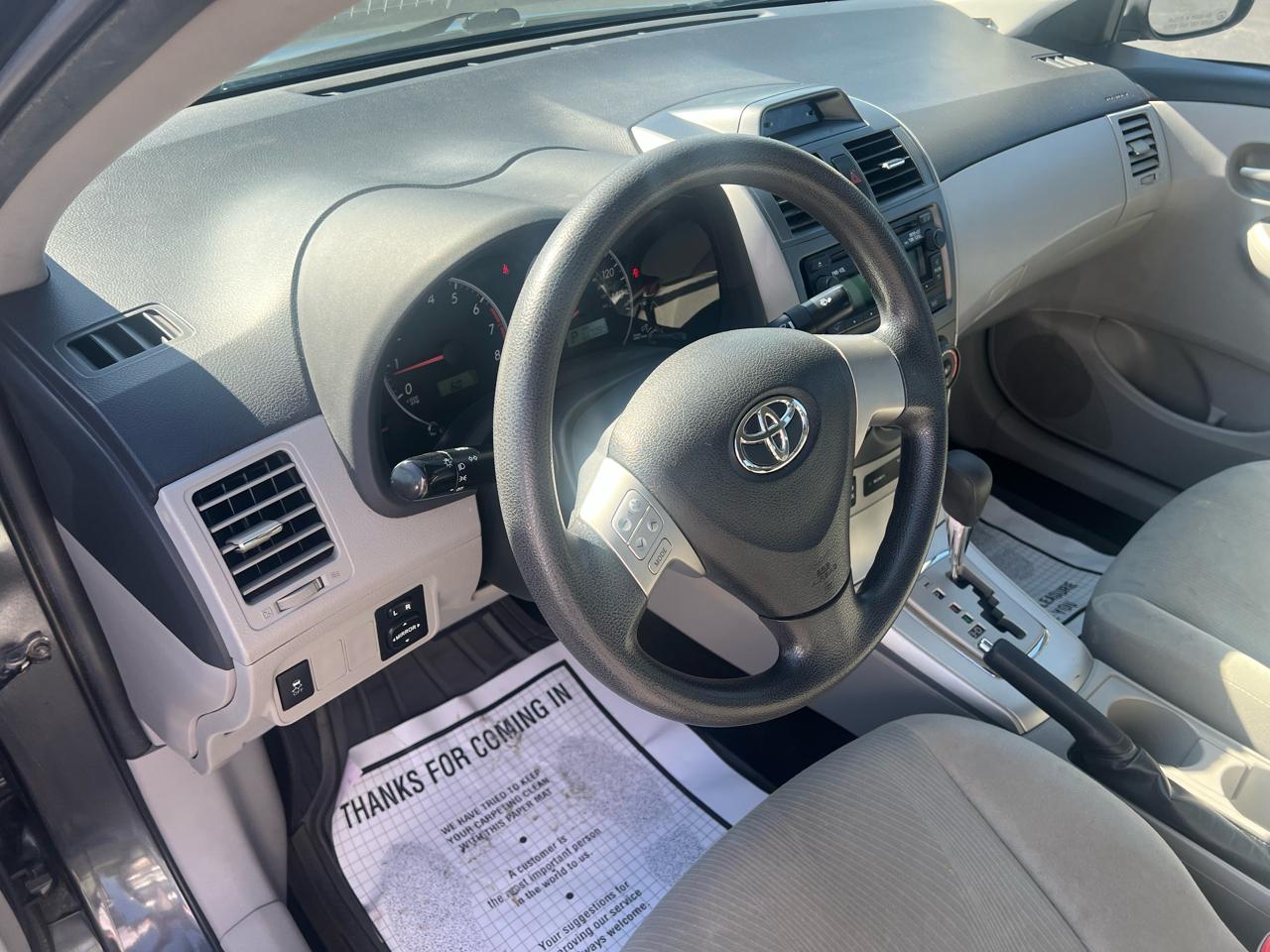 Toyota Corolla 4dr Sdn Auto LE (Natl) 2012