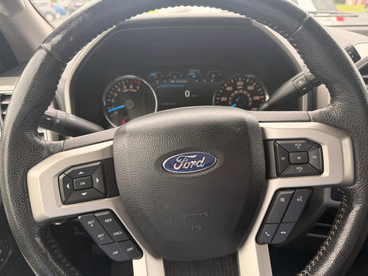 Ford F-150 4WD SuperCrew 145" Lariat 2016