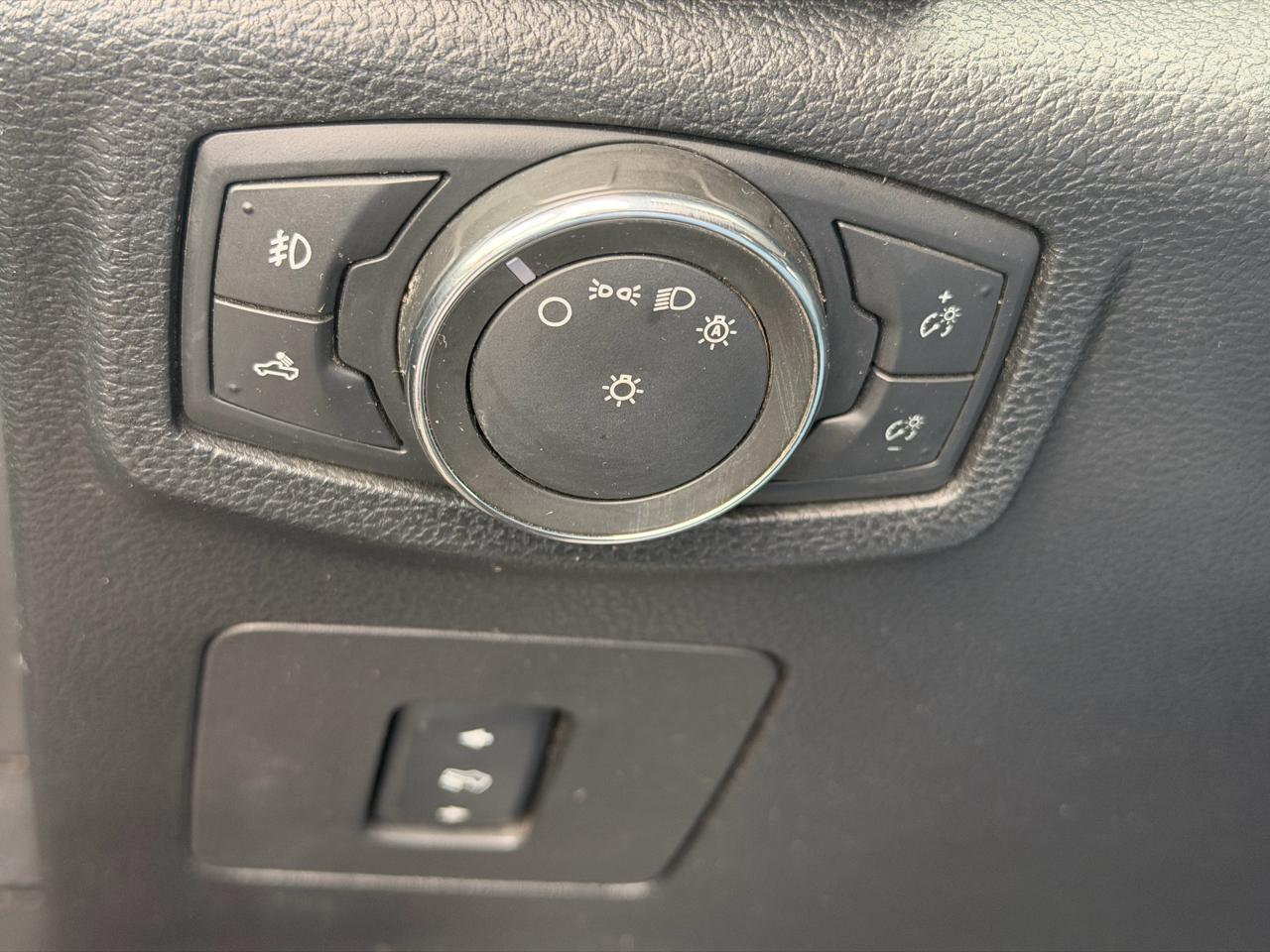 Ford F-150 4WD SuperCrew 145" Lariat 2016
