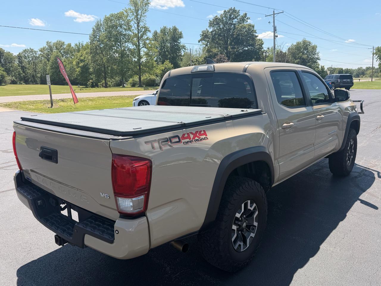 Toyota Tacoma TRD Off Road Double Cab 5' Bed V6 4x4 MT (Natl) 2017