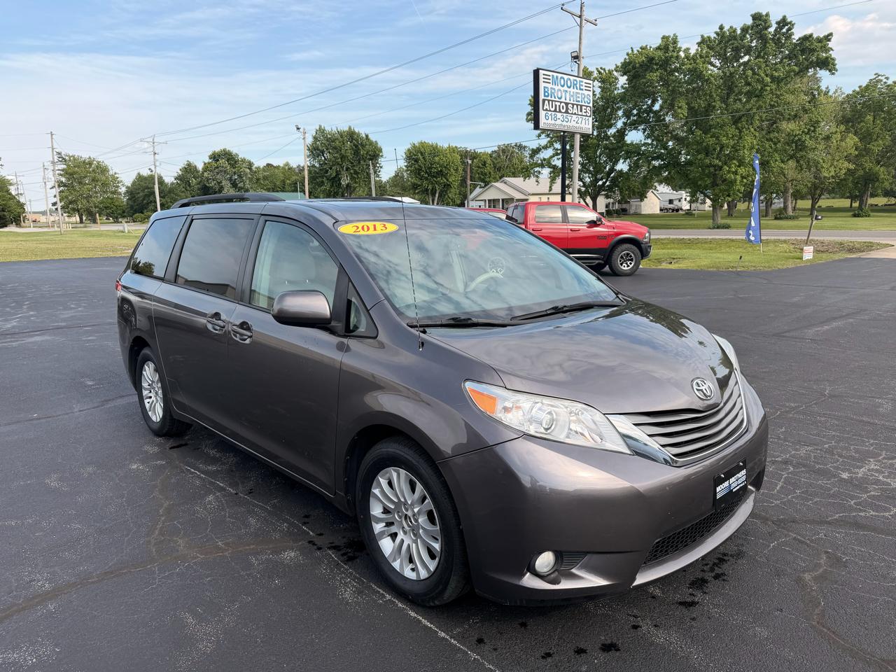 Toyota Sienna 5dr 7-Pass Van V6 XLE AAS FWD (Natl) 2013