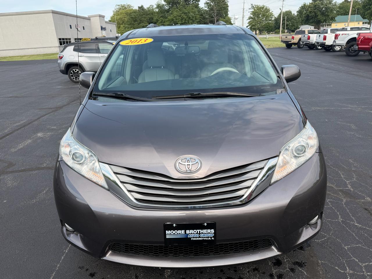 Toyota Sienna 5dr 7-Pass Van V6 XLE AAS FWD (Natl) 2013