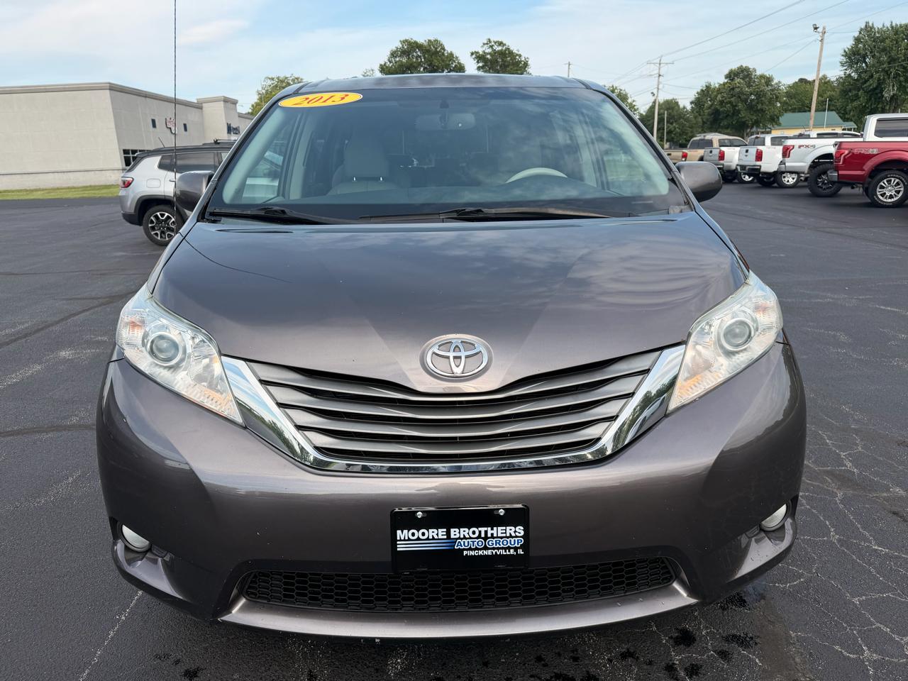 Toyota Sienna 5dr 7-Pass Van V6 XLE AAS FWD (Natl) 2013