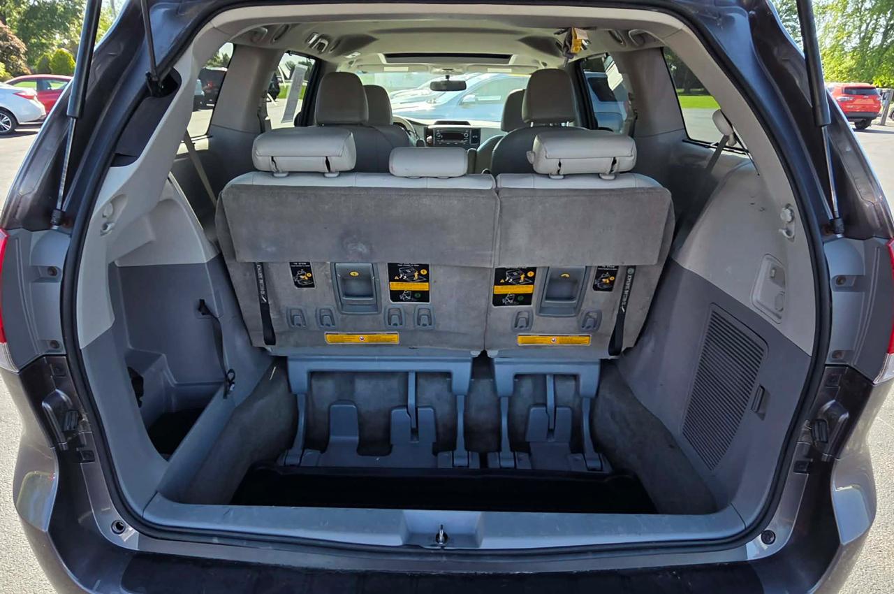 Toyota Sienna 5dr 7-Pass Van V6 XLE AAS FWD (Natl) 2013