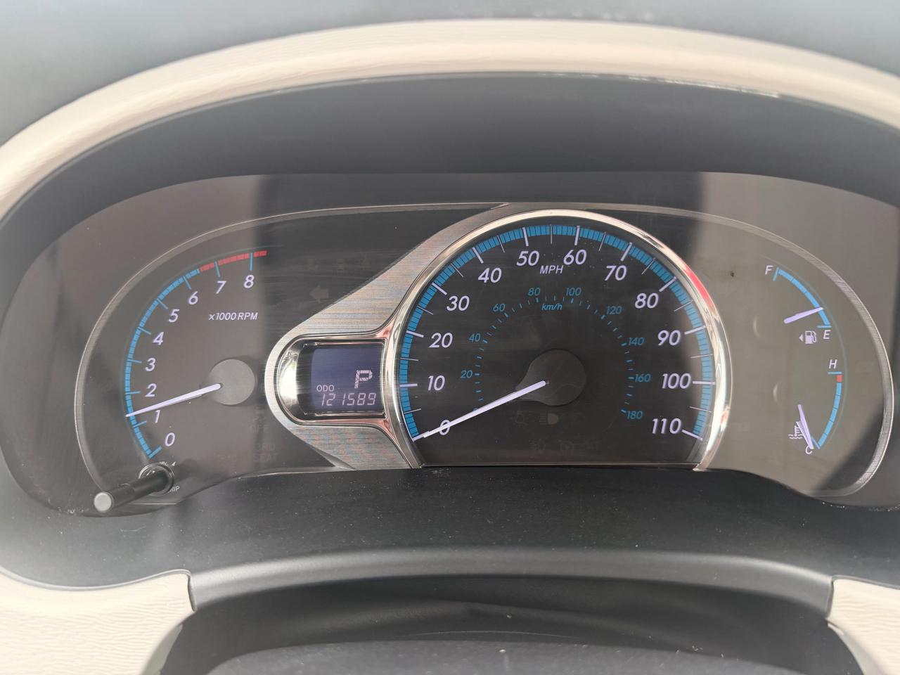 Toyota Sienna 5dr 7-Pass Van V6 XLE AAS FWD (Natl) 2013