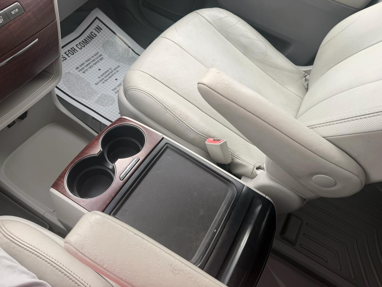 Toyota Sienna 5dr 7-Pass Van V6 XLE AAS FWD (Natl) 2013