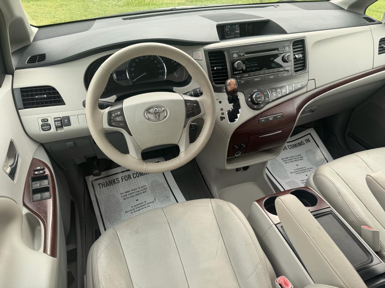 Toyota Sienna 5dr 7-Pass Van V6 XLE AAS FWD (Natl) 2013
