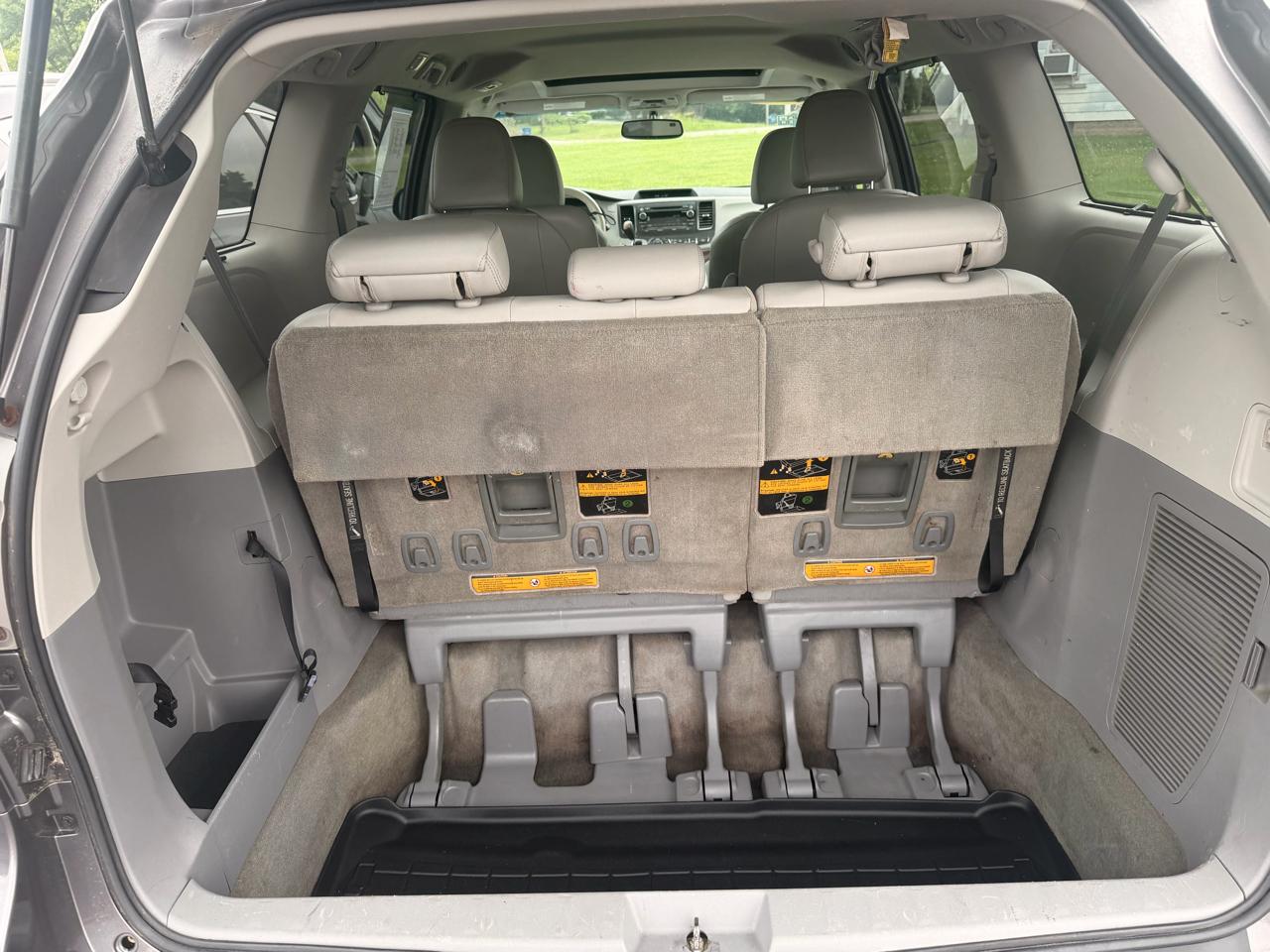 Toyota Sienna 5dr 7-Pass Van V6 XLE AAS FWD (Natl) 2013