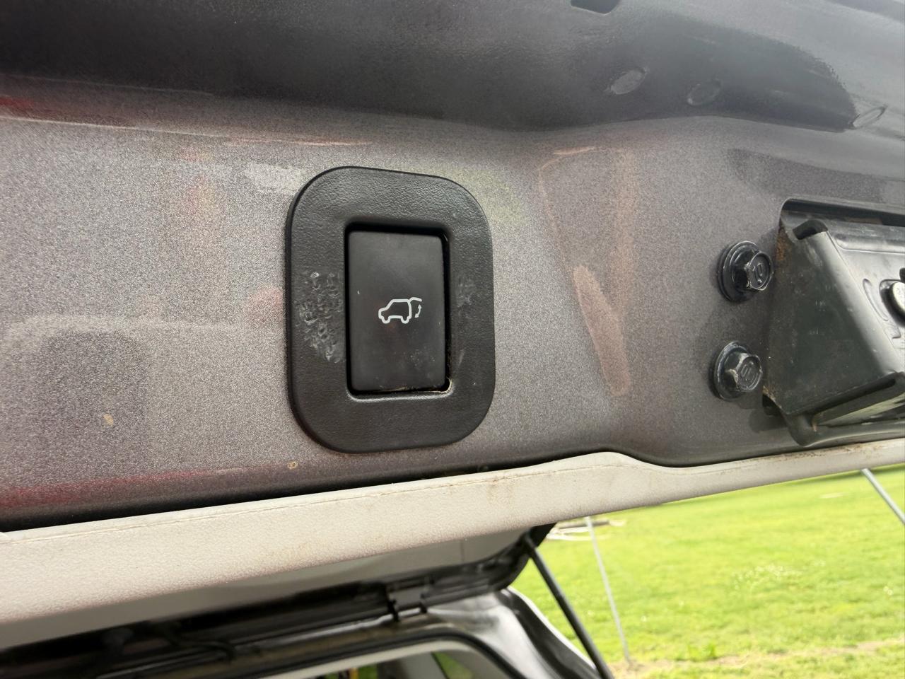Toyota Sienna 5dr 7-Pass Van V6 XLE AAS FWD (Natl) 2013