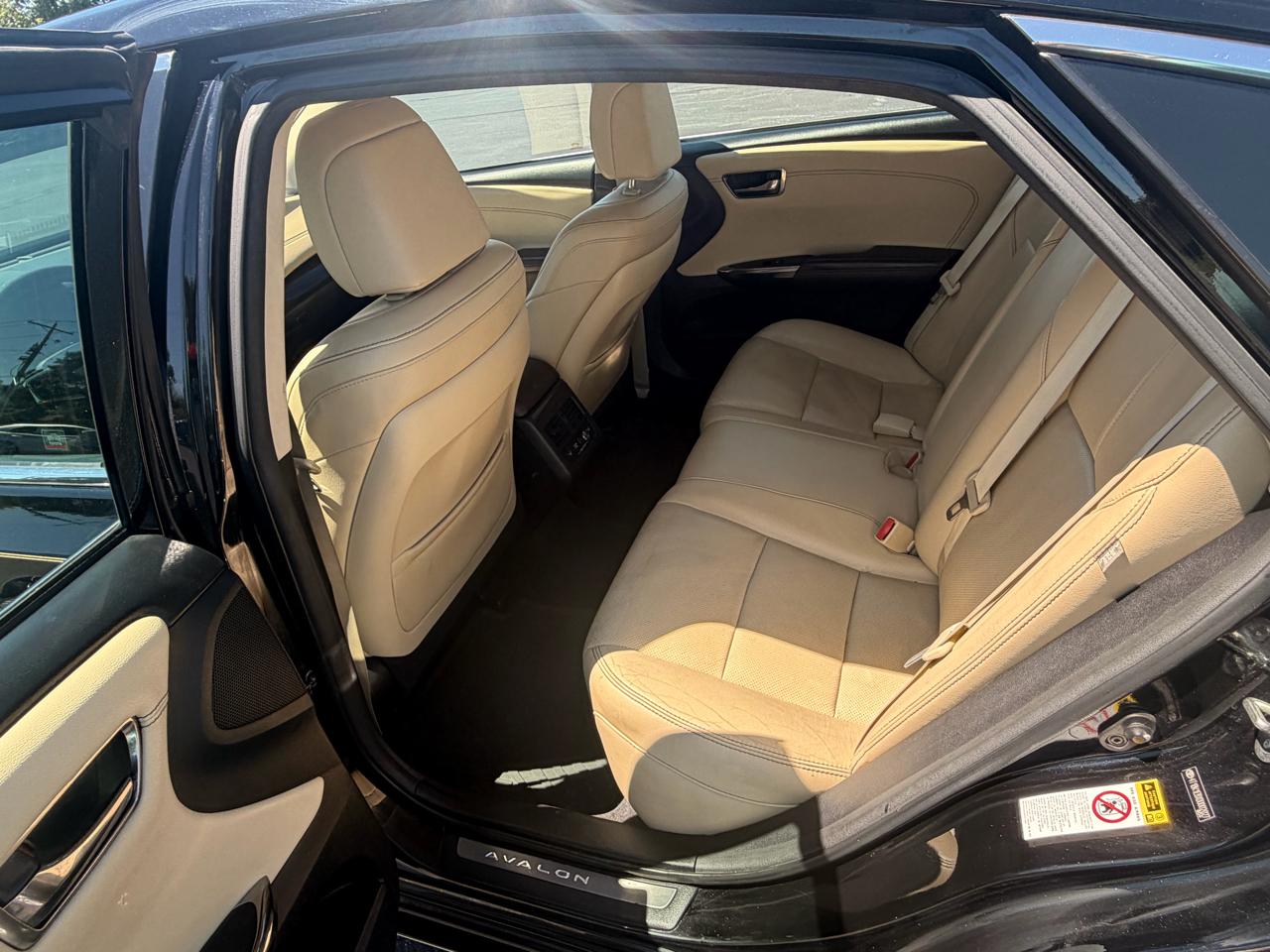 Toyota Avalon 4dr Sdn XLE Premium (Natl) 2013