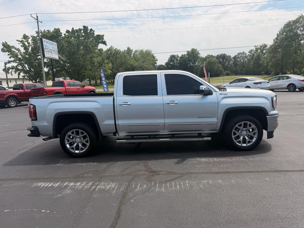 GMC Sierra 1500 4WD Crew Cab 143.5" SLT 2018