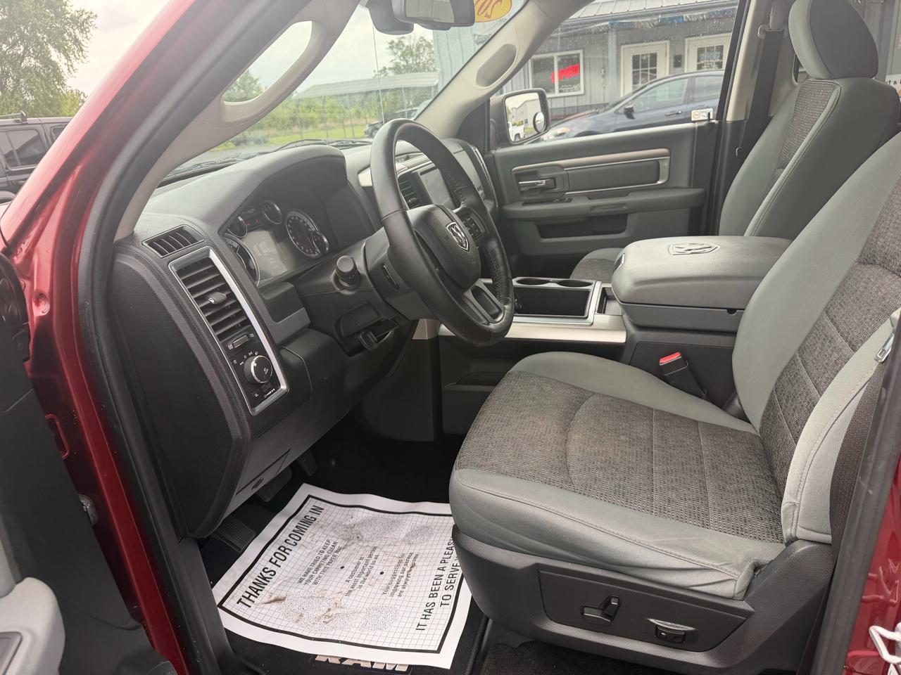 RAM 1500 4WD Crew Cab 140.5" Big Horn 2015