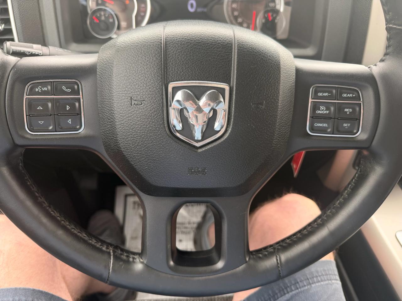 RAM 1500 4WD Crew Cab 140.5" Big Horn 2015