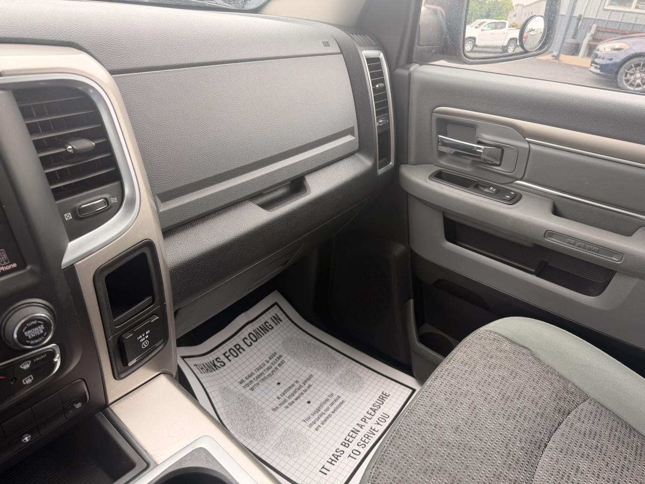 RAM 1500 4WD Crew Cab 140.5" Big Horn 2015