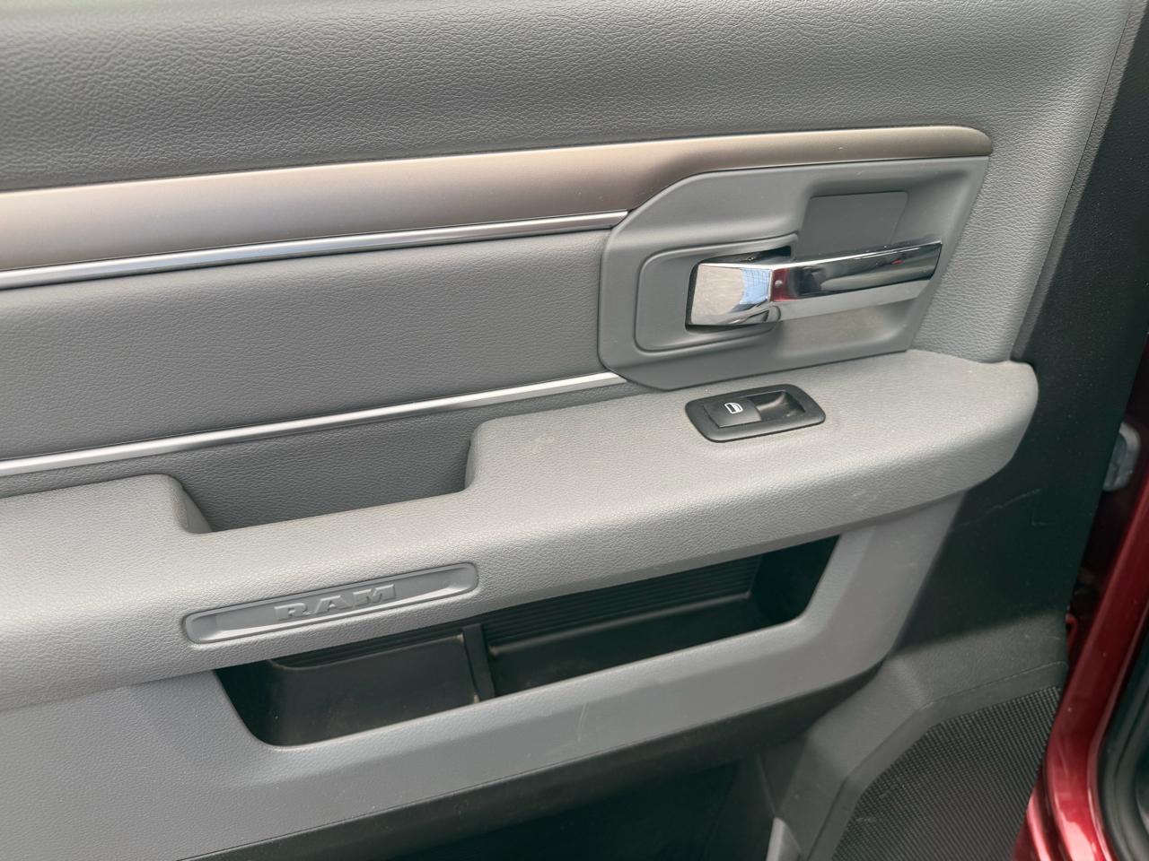 RAM 1500 4WD Crew Cab 140.5" Big Horn 2015