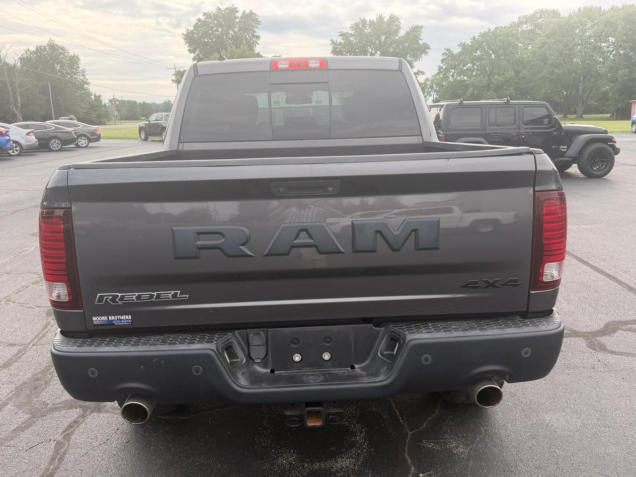RAM 1500 4WD Crew Cab 140.5" Rebel 2016