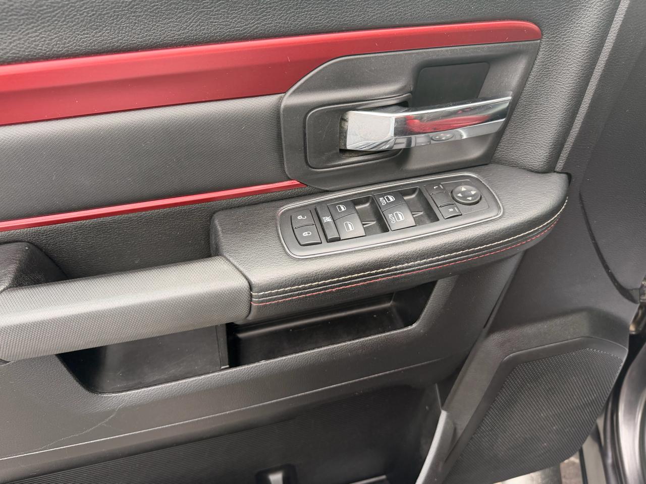 RAM 1500 4WD Crew Cab 140.5" Rebel 2016
