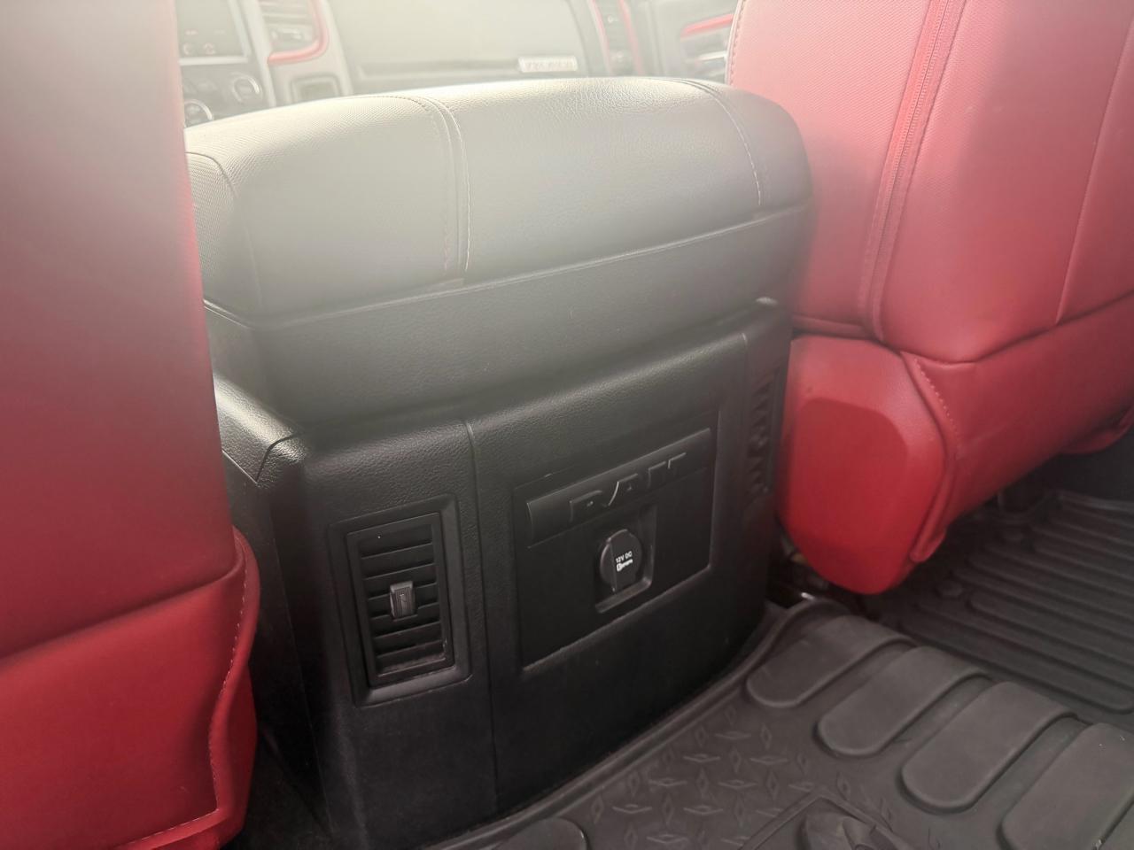 RAM 1500 4WD Crew Cab 140.5" Rebel 2016