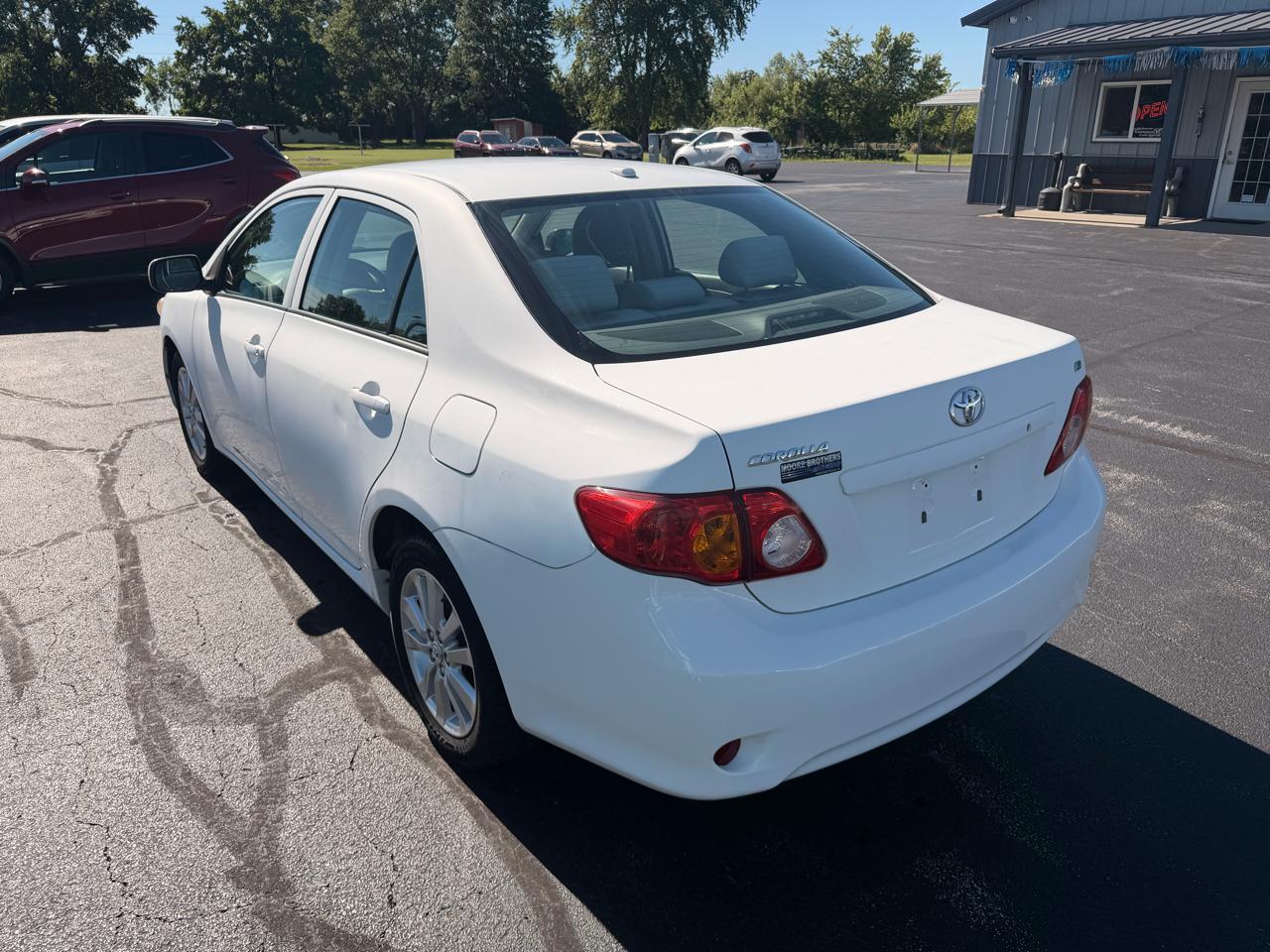 Toyota Corolla 4dr Sdn LE Auto 2010