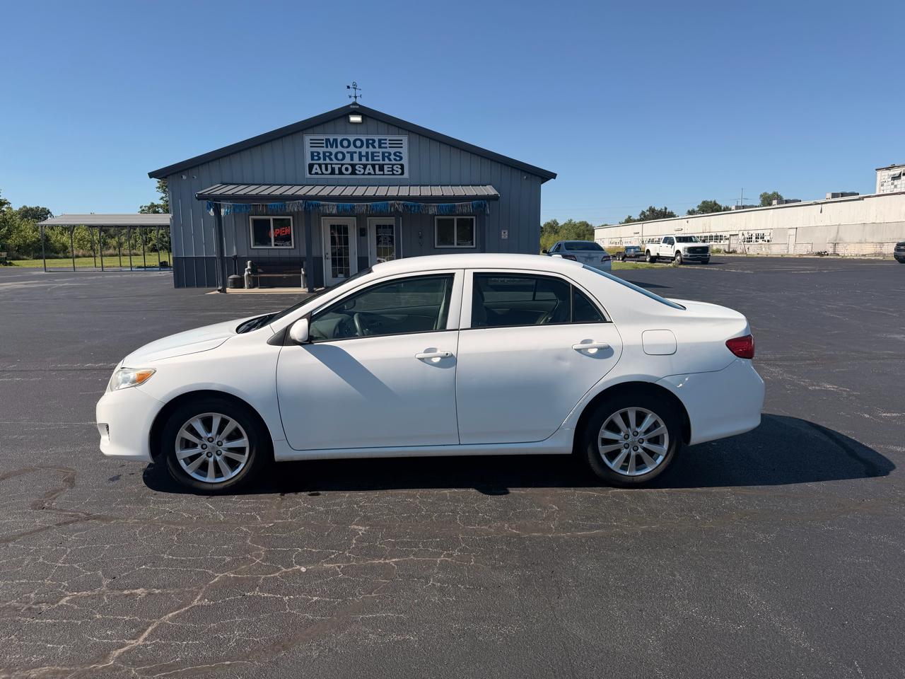 Toyota Corolla 4dr Sdn LE Auto 2010