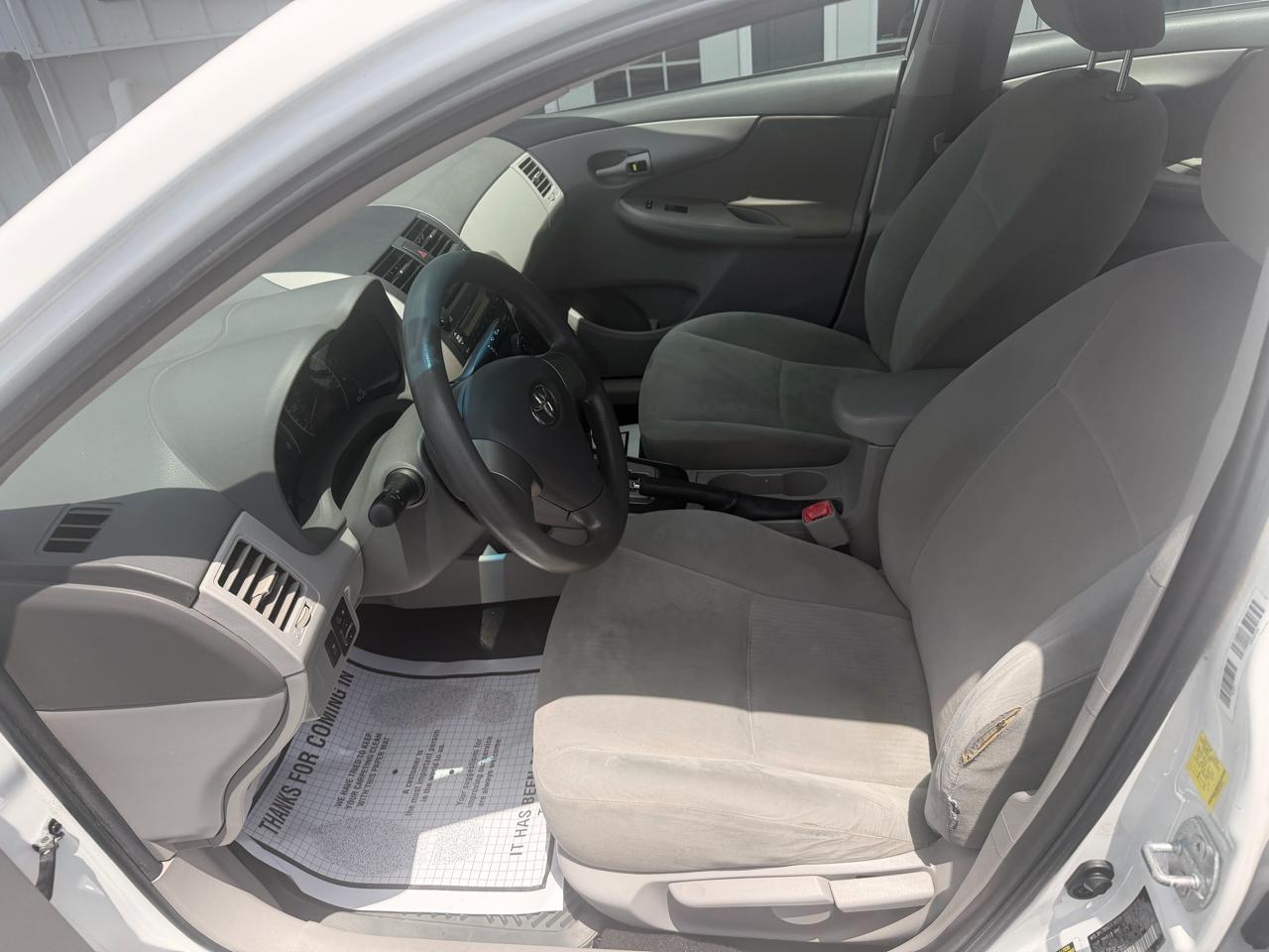 Toyota Corolla 4dr Sdn LE Auto 2010