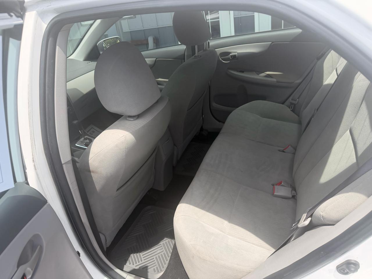 Toyota Corolla 4dr Sdn LE Auto 2010