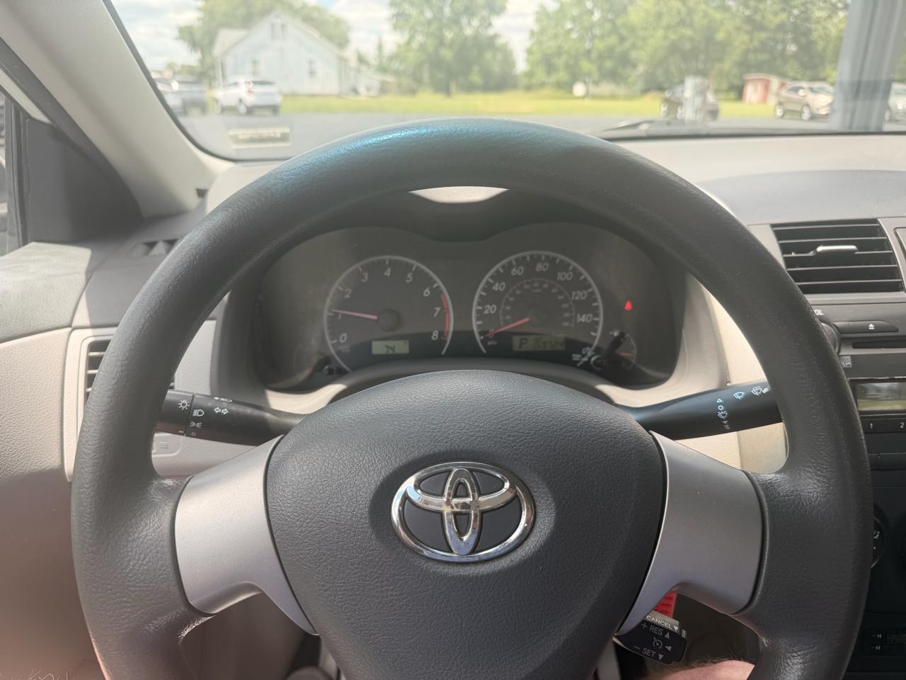 Toyota Corolla 4dr Sdn LE Auto 2010