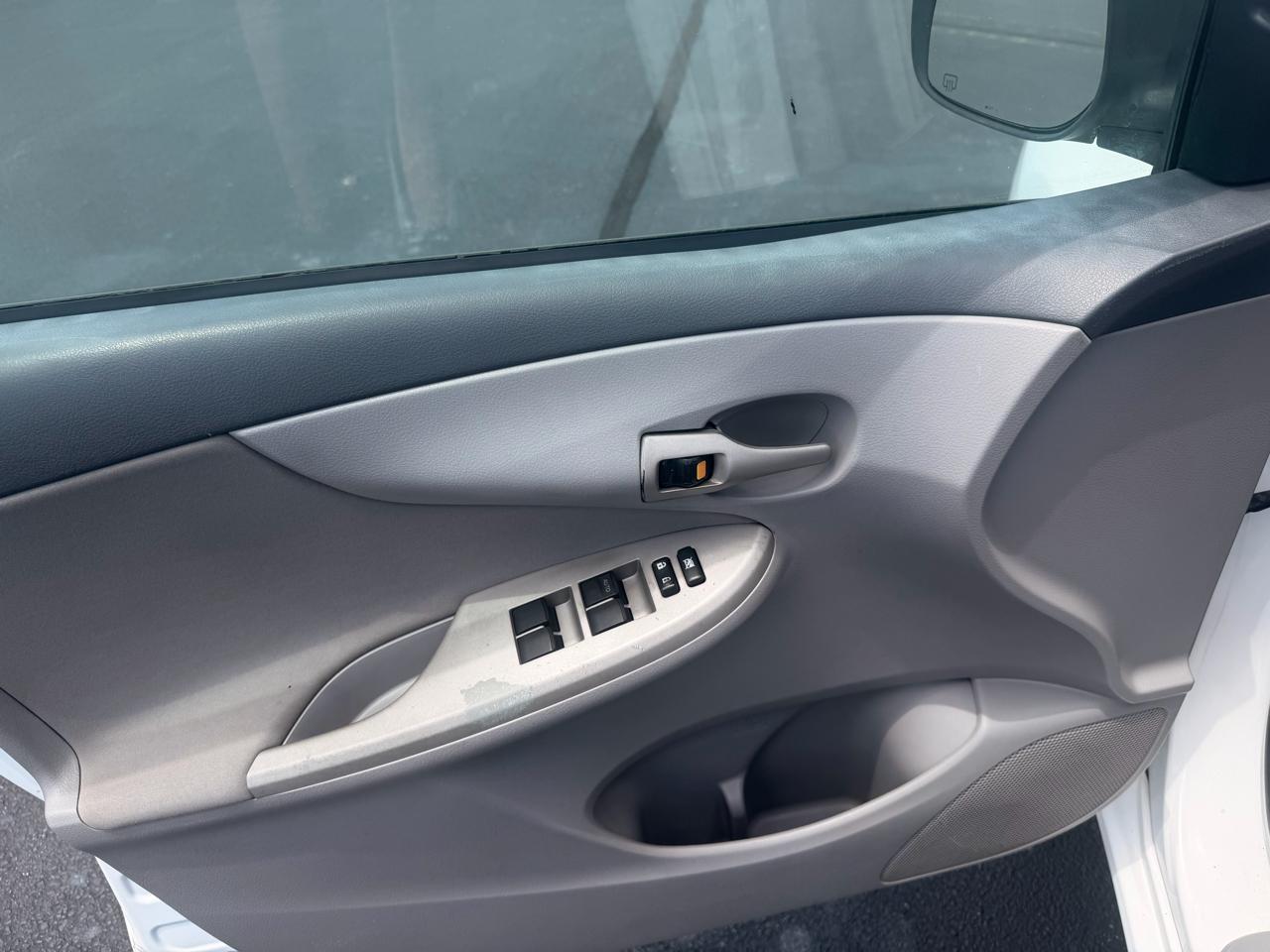Toyota Corolla 4dr Sdn LE Auto 2010