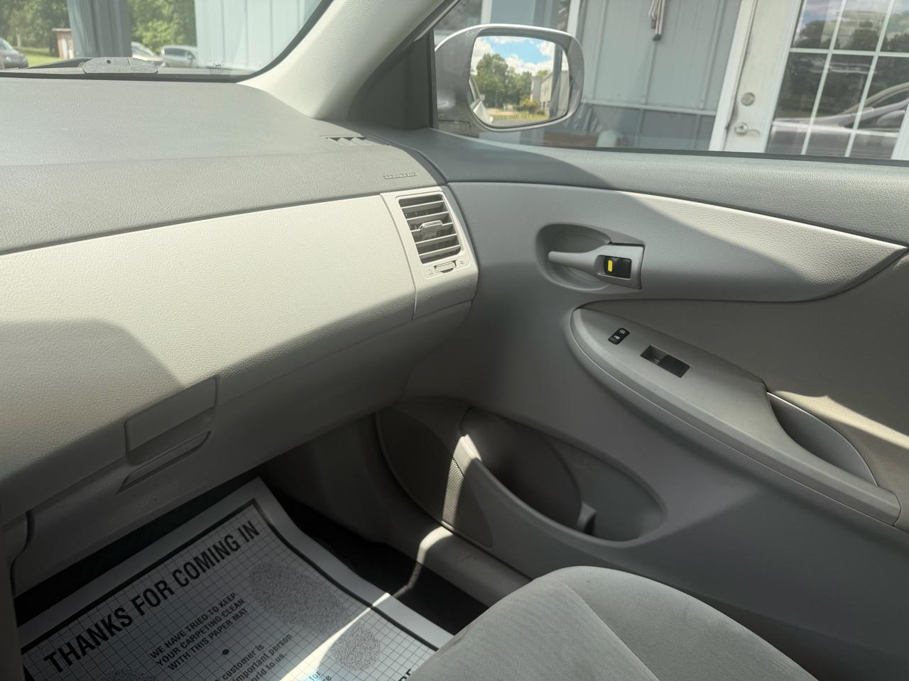 Toyota Corolla 4dr Sdn LE Auto 2010