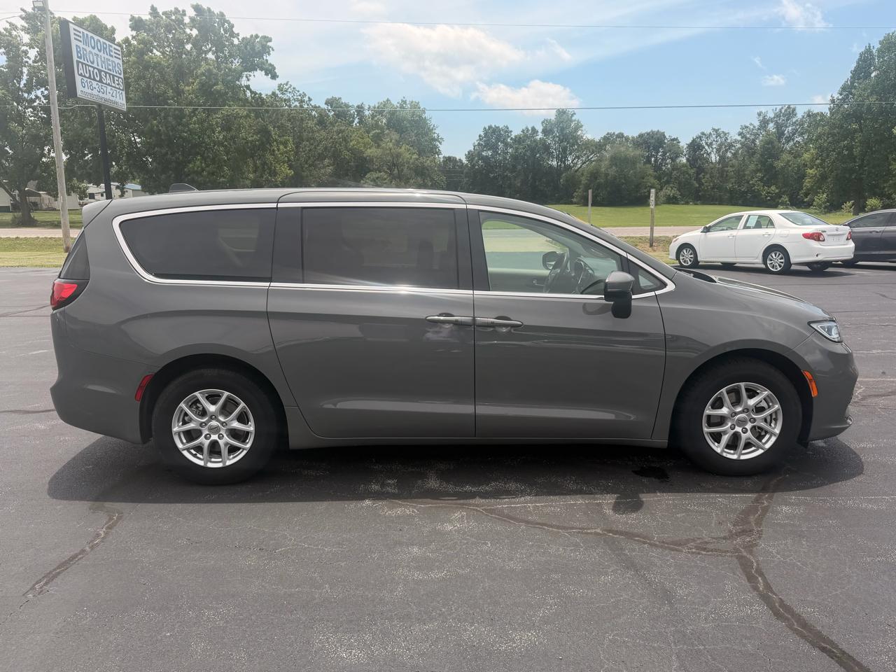 Chrysler Pacifica Touring L FWD 2023