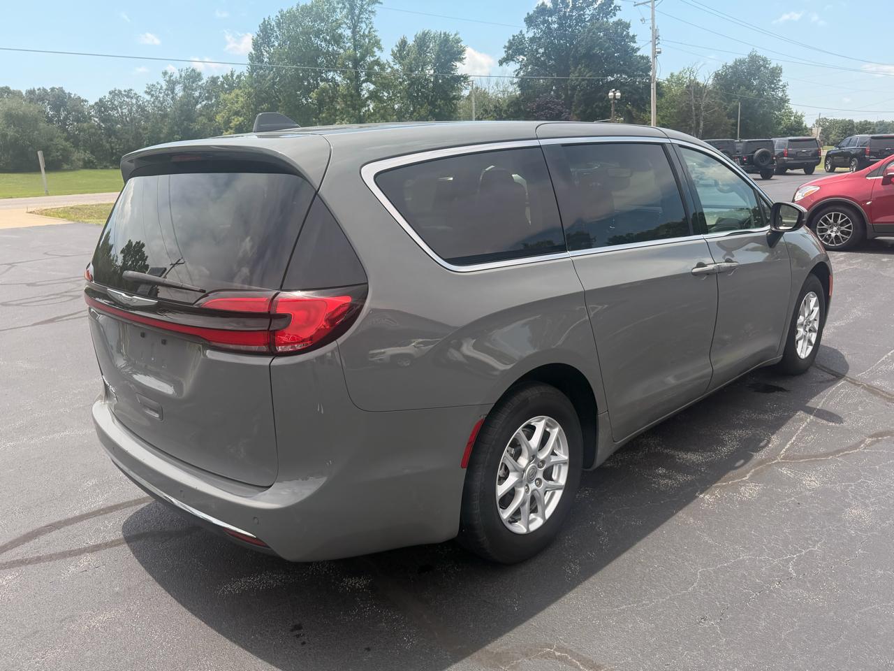 Chrysler Pacifica Touring L FWD 2023