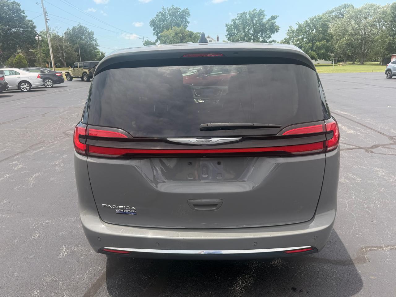 Chrysler Pacifica Touring L FWD 2023