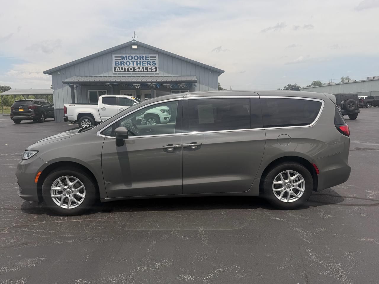 Chrysler Pacifica Touring L FWD 2023