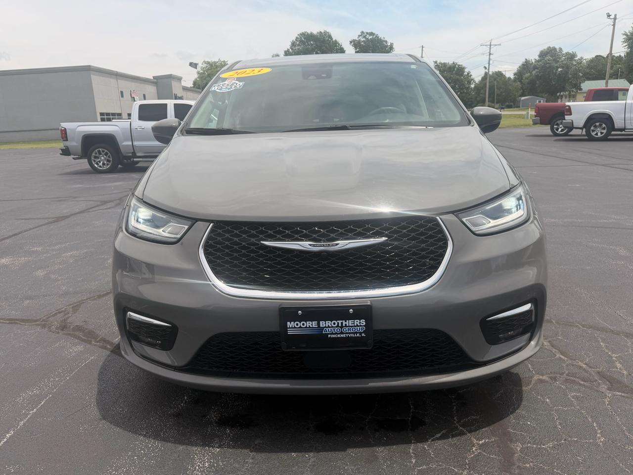 Chrysler Pacifica Touring L FWD 2023