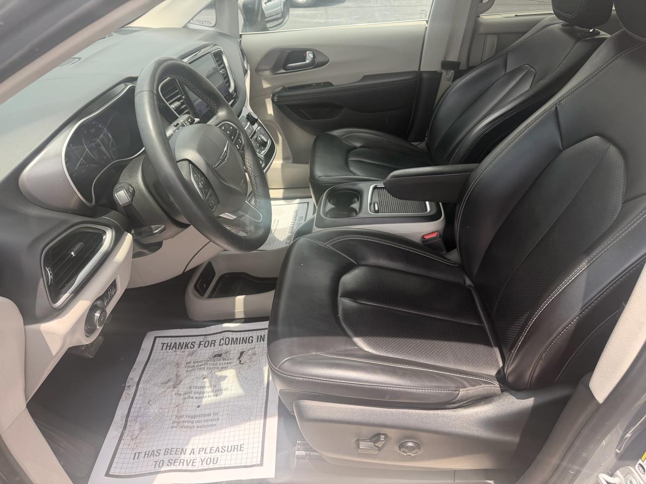 Chrysler Pacifica Touring L FWD 2023