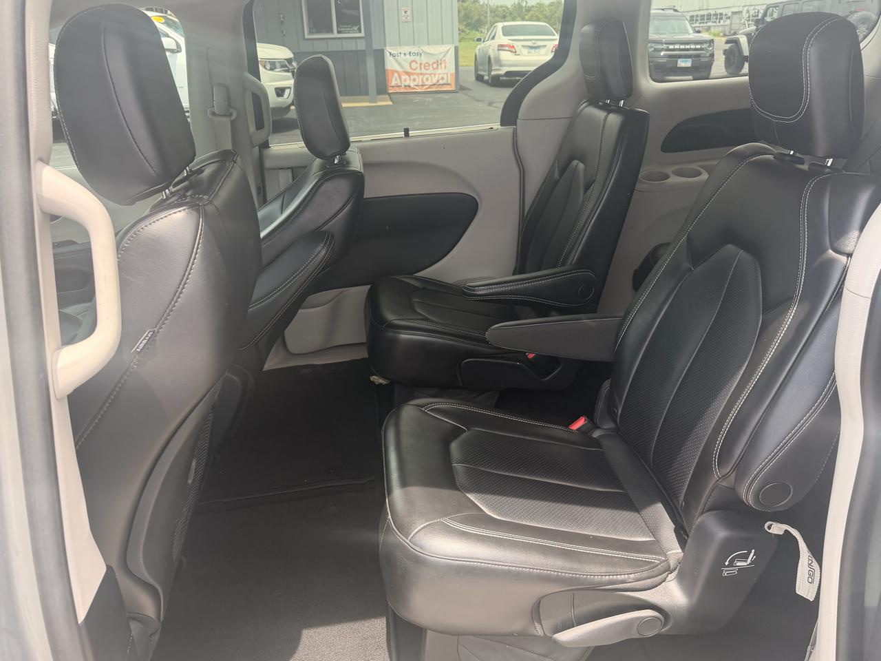 Chrysler Pacifica Touring L FWD 2023